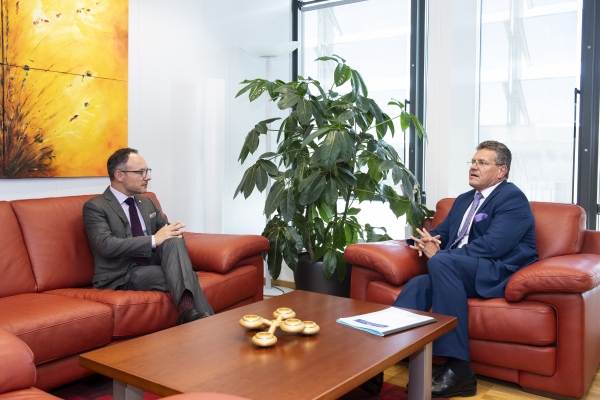 El cap de Govern acorda intensificar el diàleg polític amb el vicepresident executiu Maroš Šefčovič en el marc de les negociacions per l’Acord d’Associació